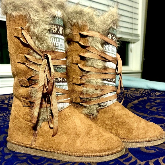 JustFab Shoes - JustFab fake Uggs, winter boots size 6